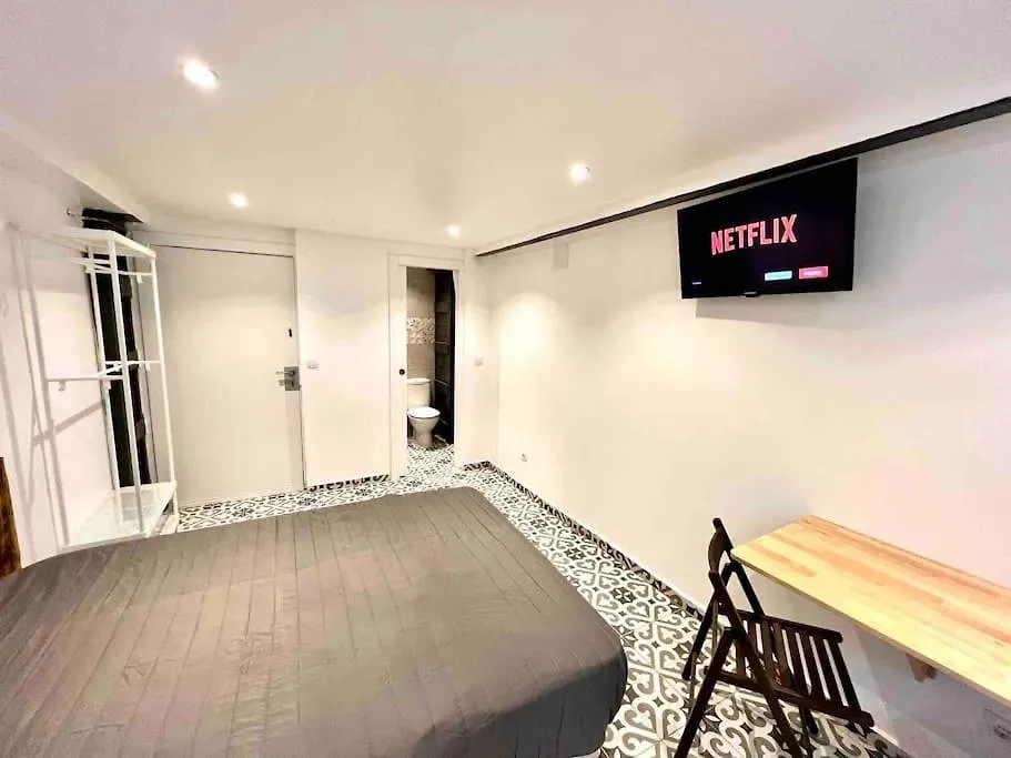 B4 Estudio Nuevo! Cocina Y Bano Privado! A 1 Calle Del Metro バルセロナ 0*,