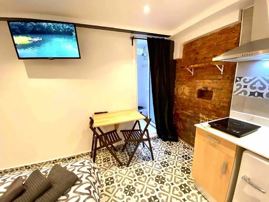 B4 Estudio Nuevo! Cocina Y Bano Privado! A 1 Calle Del Metro バルセロナ アパート
