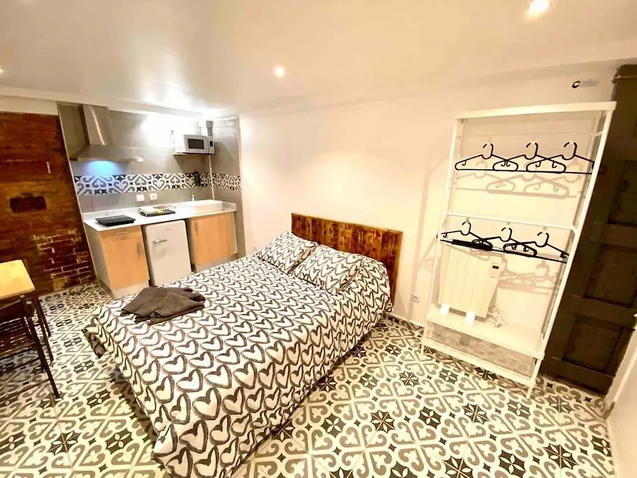アパート B4 Estudio Nuevo! Cocina Y Bano Privado! A 1 Calle Del Metro バルセロナ