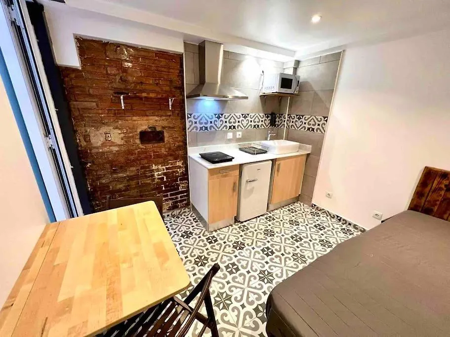 アパート B4 Estudio Nuevo! Cocina Y Bano Privado! A 1 Calle Del Metro バルセロナ