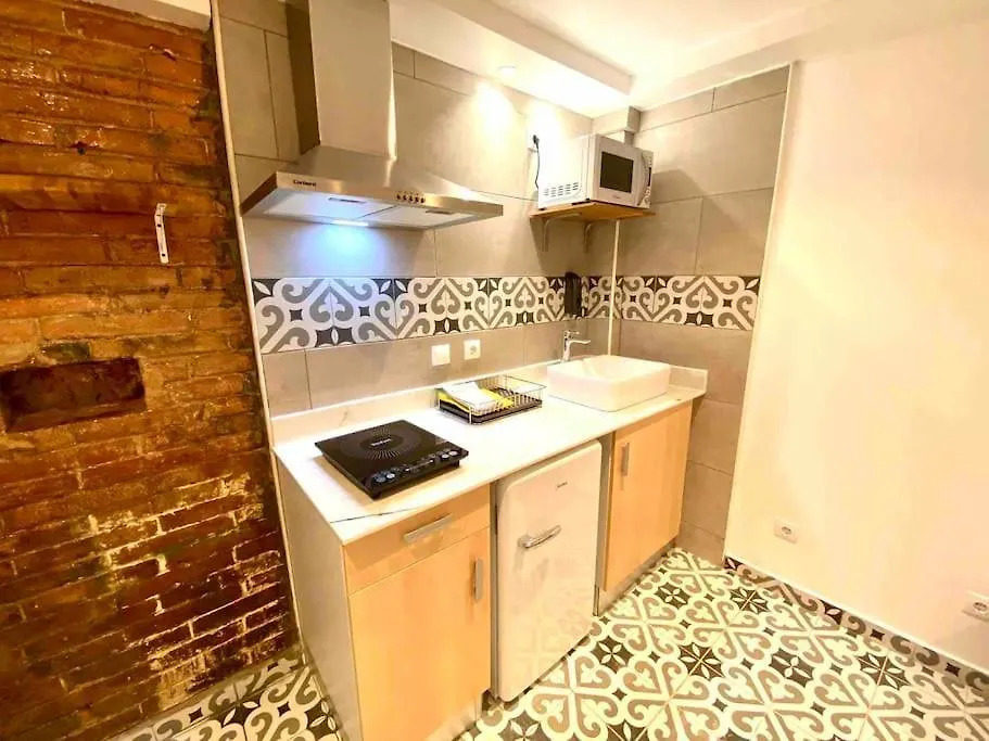 アパート B4 Estudio Nuevo! Cocina Y Bano Privado! A 1 Calle Del Metro バルセロナ