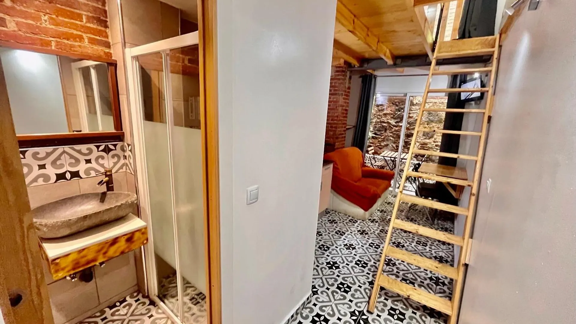 B4 Estudio Nuevo! Cocina Y Bano Privado! A 1 Calle Del Metro バルセロナ スペイン