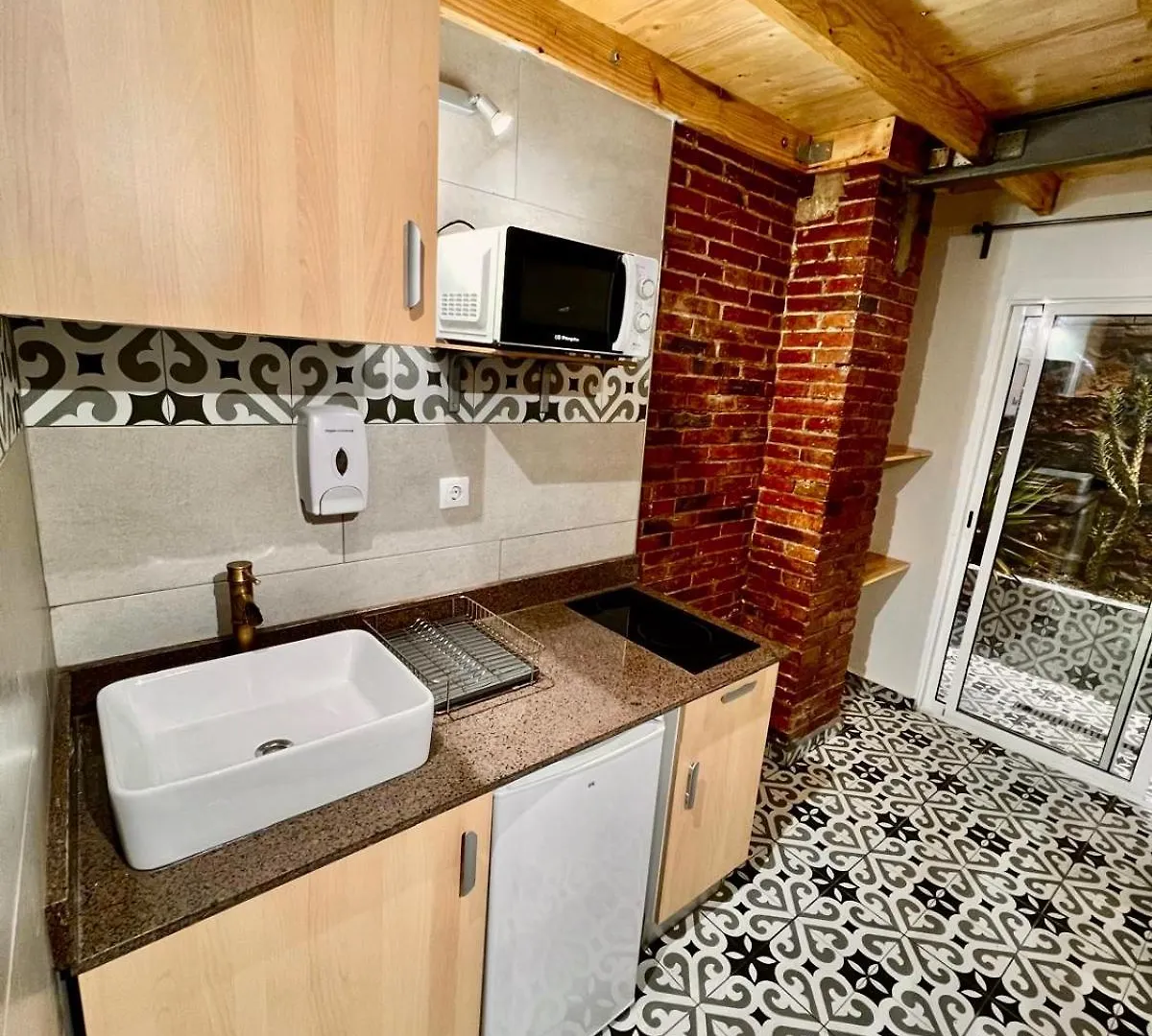B4 Estudio Nuevo! Cocina Y Bano Privado! A 1 Calle Del Metro バルセロナ