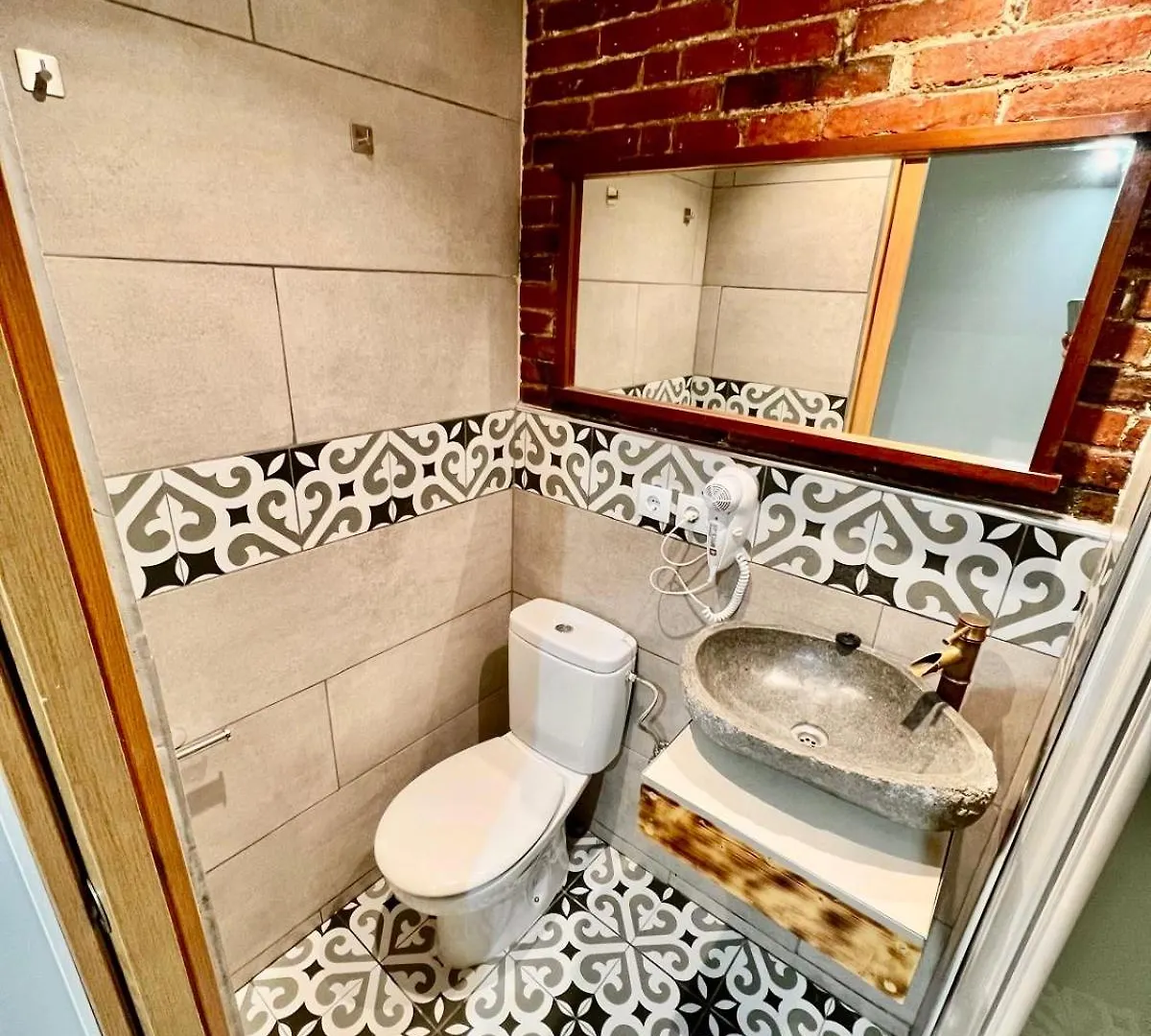 B4 Estudio Nuevo! Cocina Y Bano Privado! A 1 Calle Del Metro バルセロナ 0*,